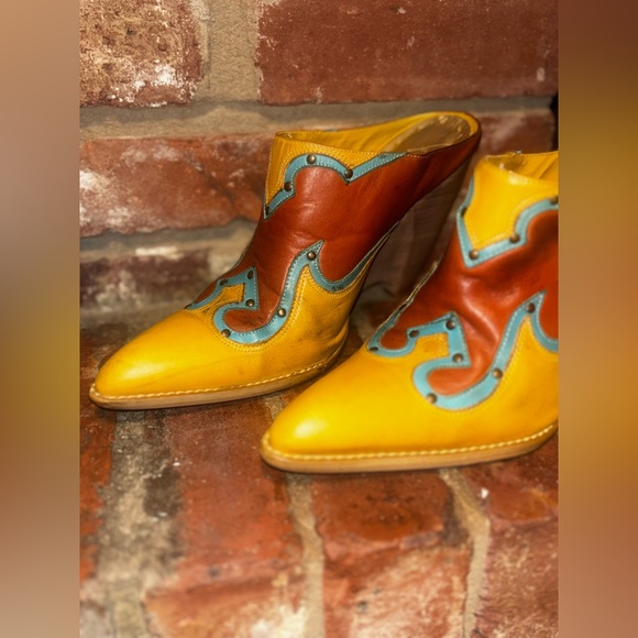 BCBG Vintage Western Pointed Toe Wedge Mules Mustard Turquoise Brown Studded 8.5 - Picture 6 of 16